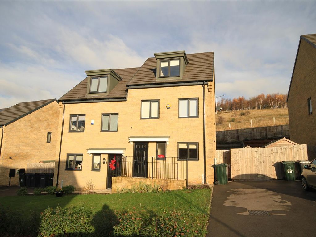 Poplars Park Road, Kings Park, Bradford BD2  