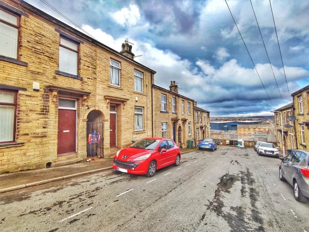 2 bed terraced house for sale in Hart Street, Great Horton, Bradford
