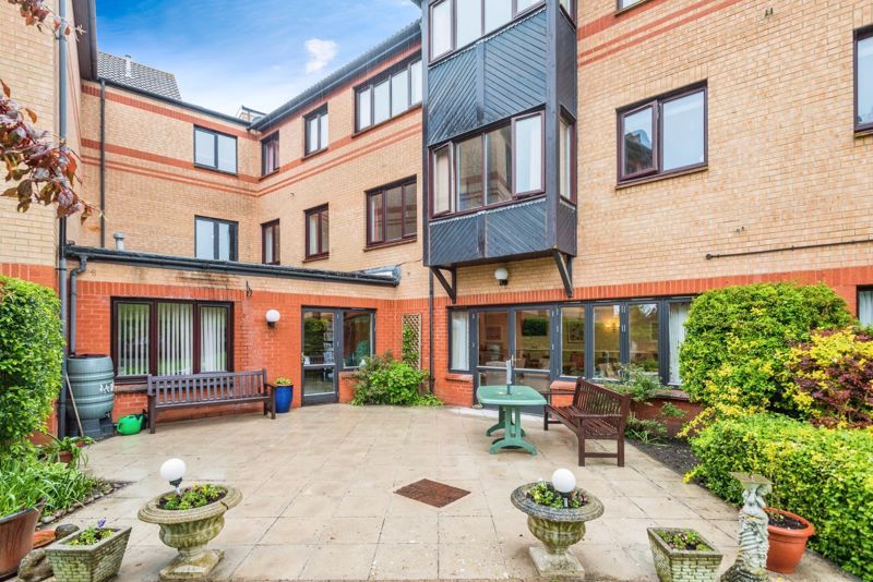 1 bed flat for sale in Marlborough Court, Didcot OX11, £115,000 Zoopla