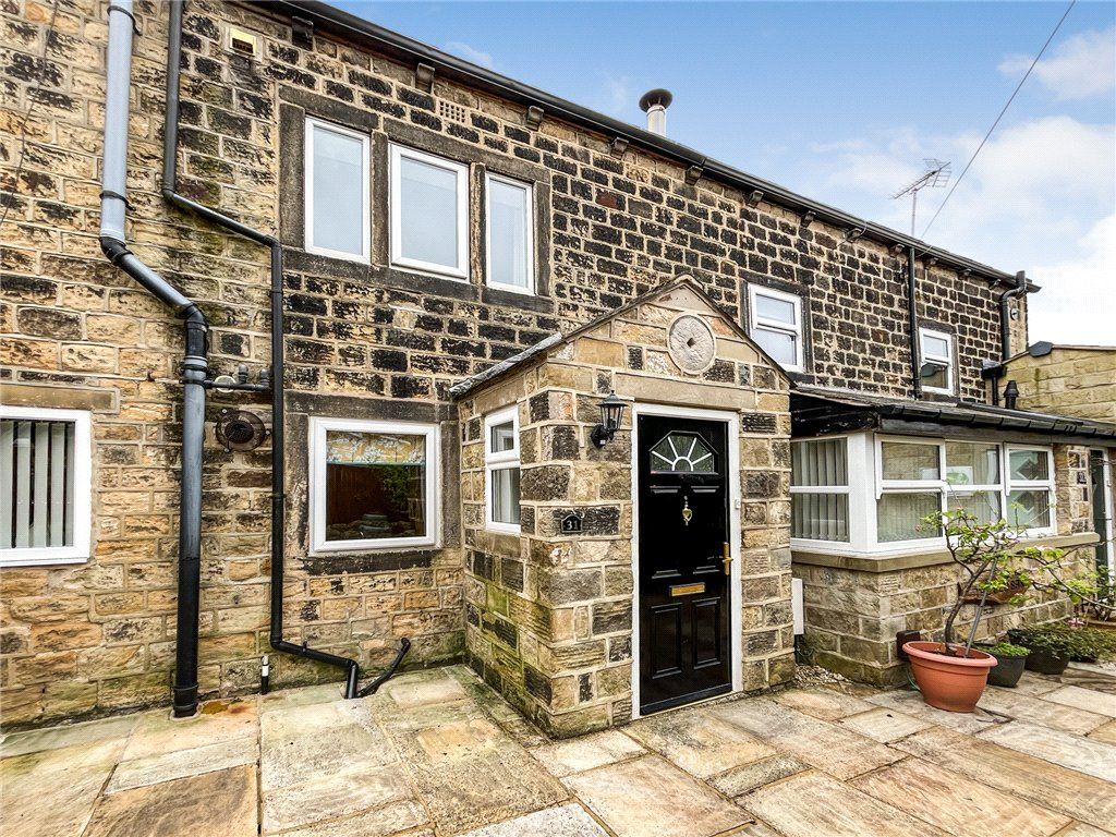 2 bed terraced house to rent in Back Lane, Guiseley, Leeds, West