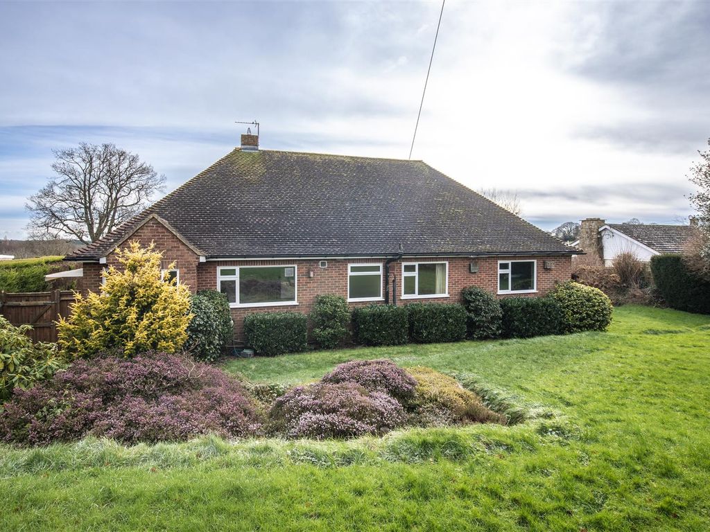3 bed detached bungalow for sale in Firgrove Road, Cross In Hand