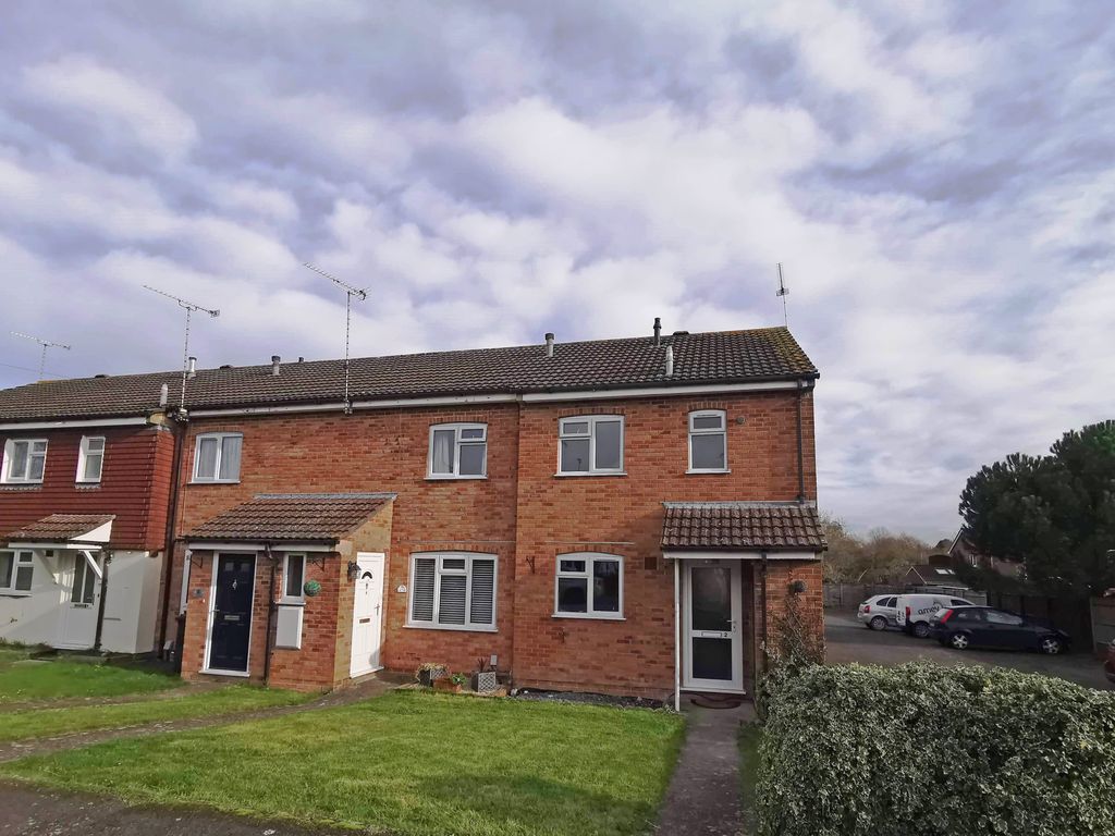 3 bed end terrace house to rent in River Way, Durrington, Salisbury SP4