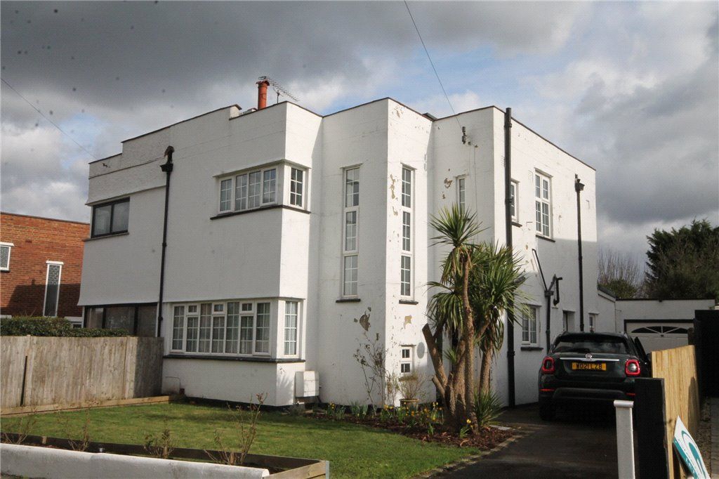 3 bed semidetached house to rent in Grand Avenue, Surbiton KT5, £3,250