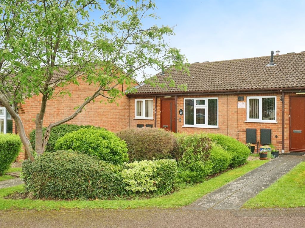 2 bed terraced bungalow for sale in The Wickets, Stapenhill, BurtonOn