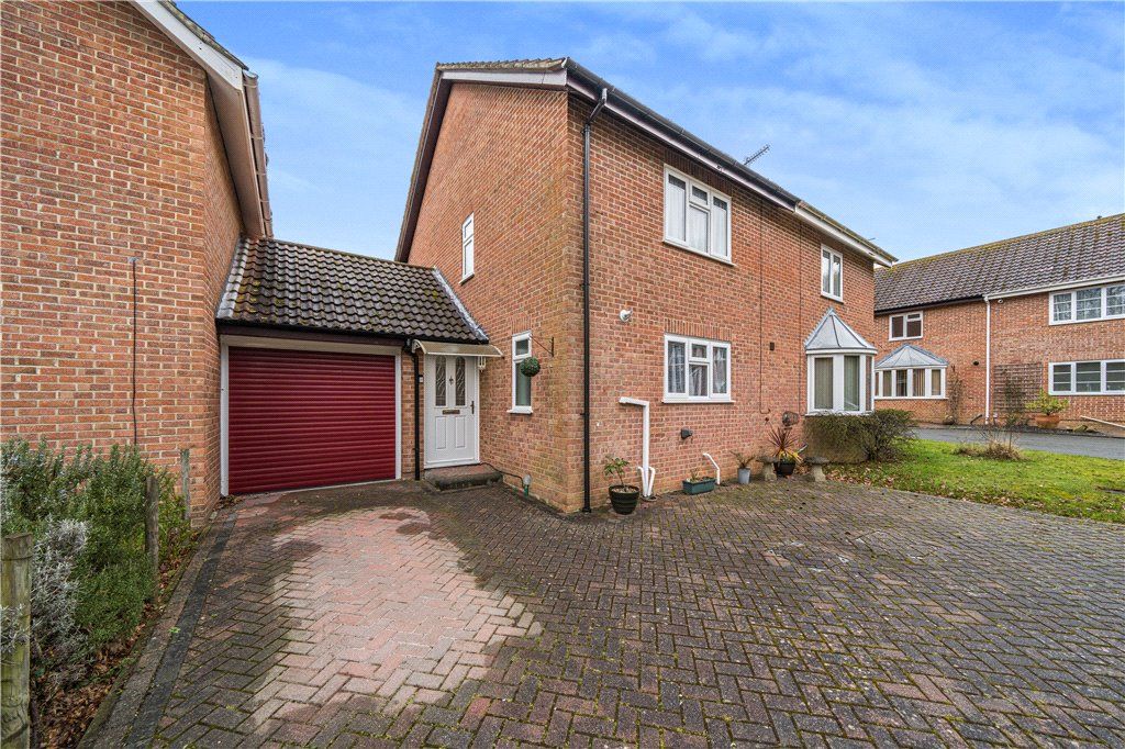 3 bed semidetached house for sale in Tottehale Close, North Baddesley