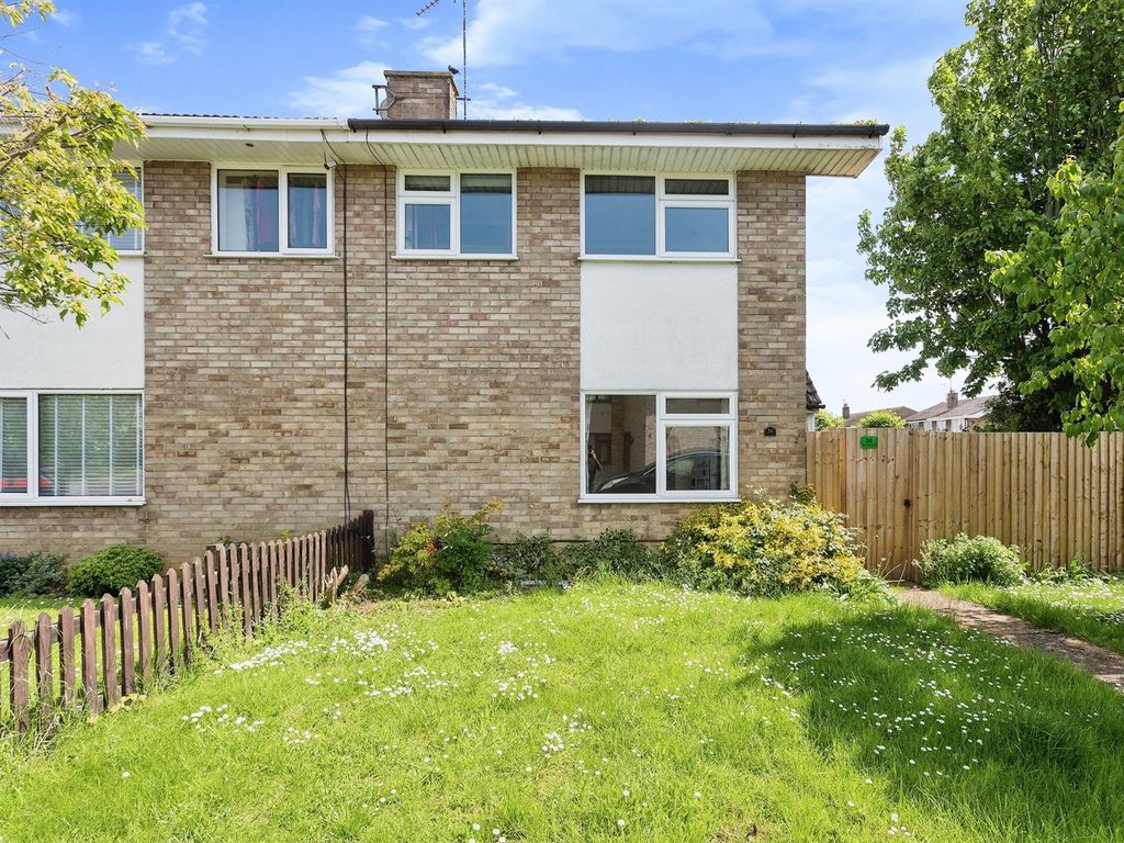 3 bed semidetached house for sale in Brownsfield Road, Yardley Gobion