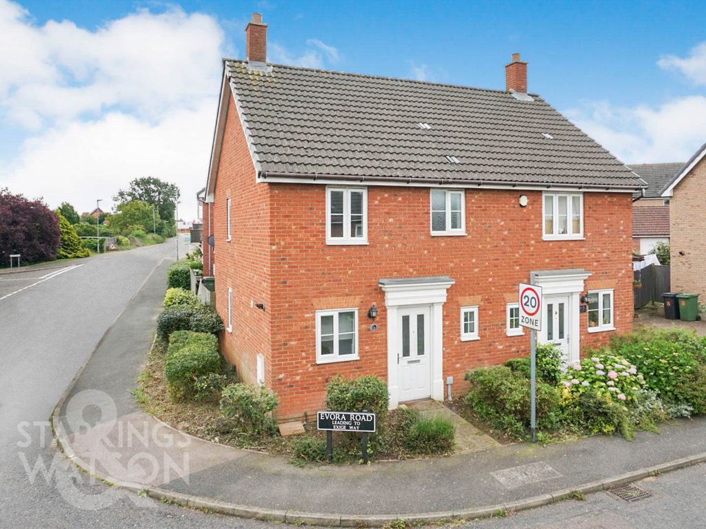 3 bed semidetached house for sale in Evora Road, Wymondham NR18, £