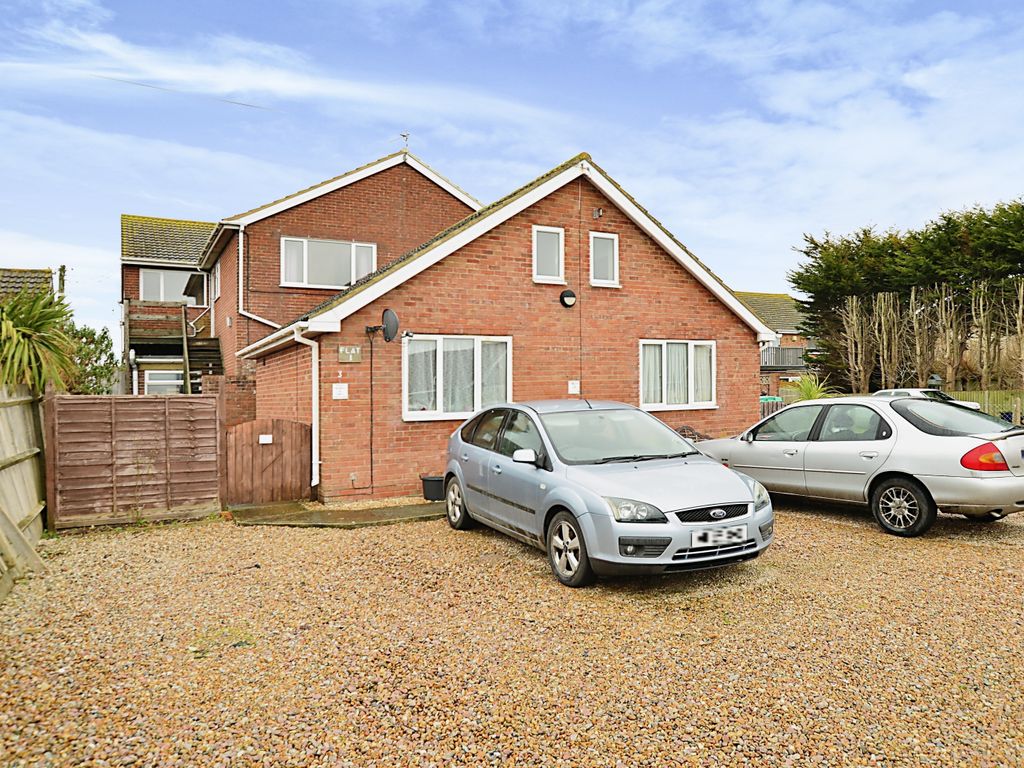 1 bed flat for sale in Dunes Road, Greatstone, New Romney, Kent TN28