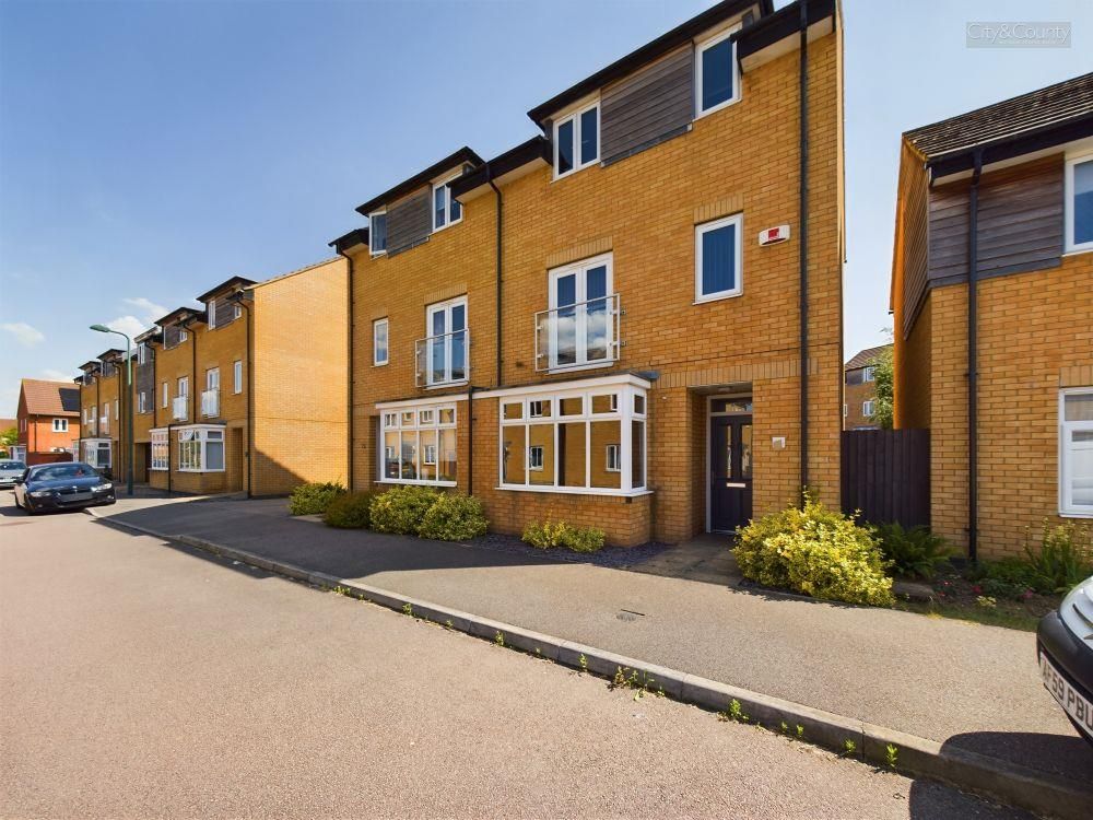 4 bed town house for sale in Woodward Drive, Peterborough PE4, £290,000