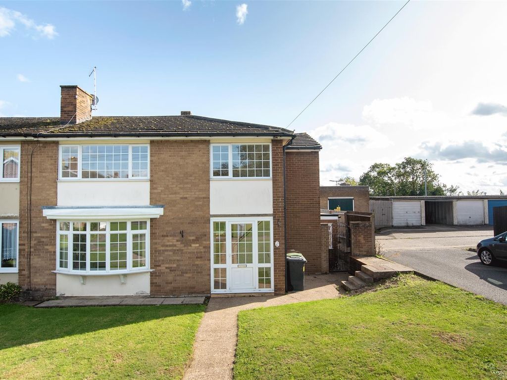 4 bed property to rent in Millers Park, Wellingborough NN8, £1,350 pcm