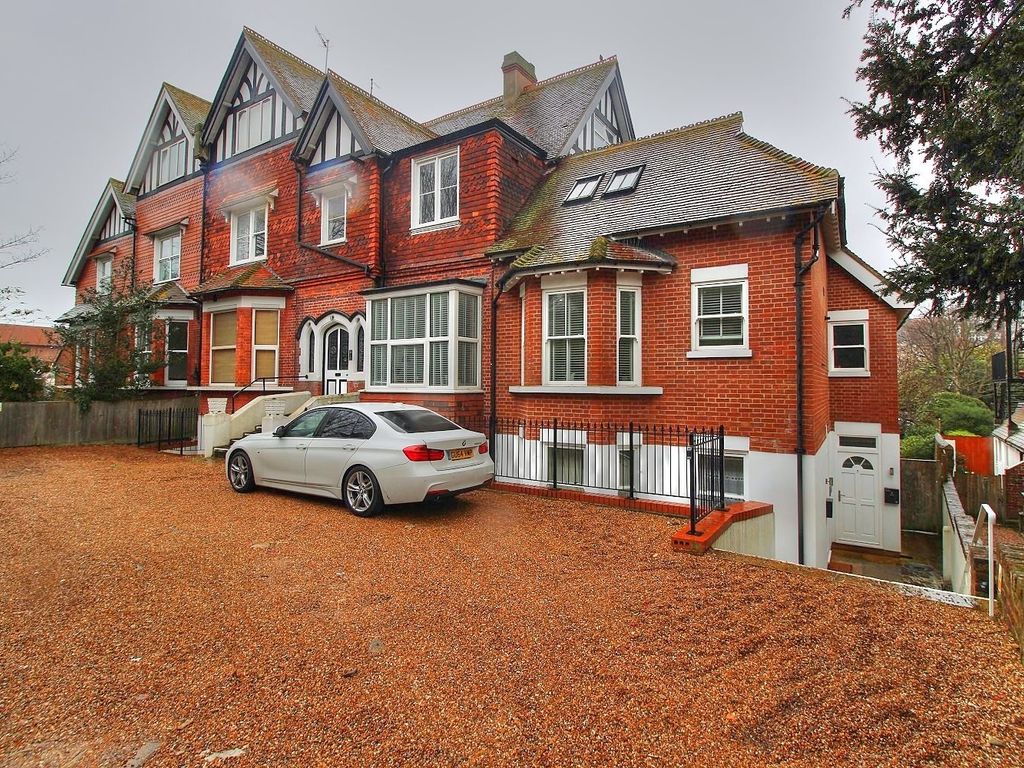 2 bed flat for sale in The Goffs, Eastbourne, East Sussex BN21, £