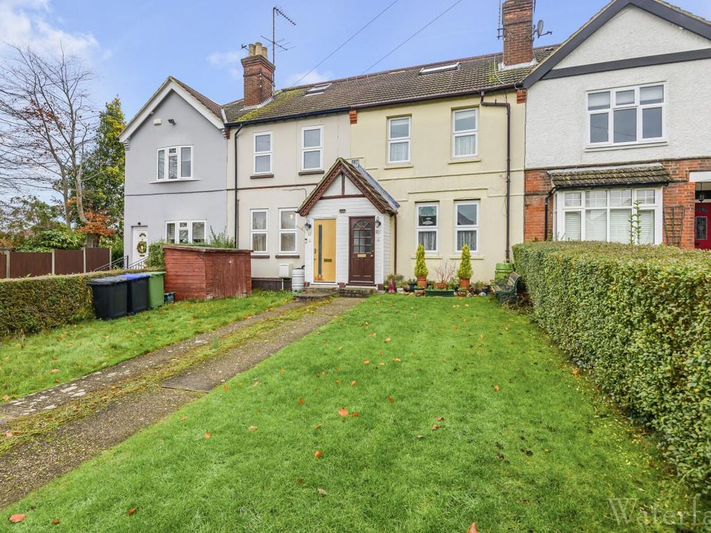 3 bed terraced house for sale in Elm Road, Woking GU21 Zoopla