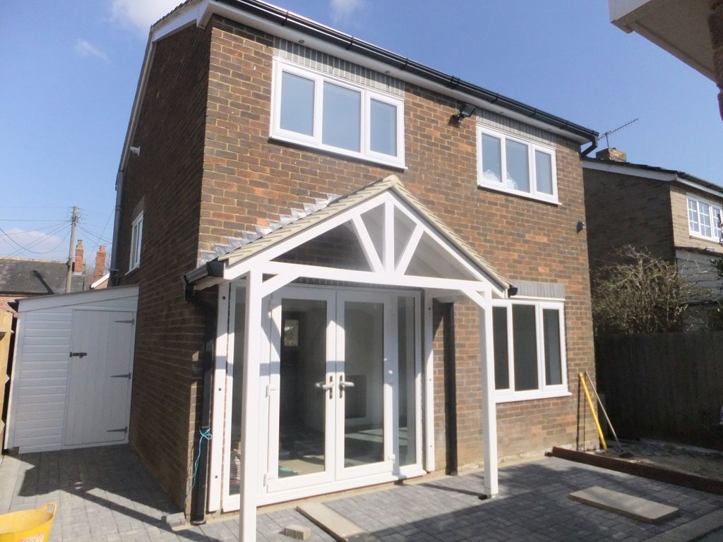 3 bed detached house for sale in Old Road, East Peckham, Tonbridge TN12
