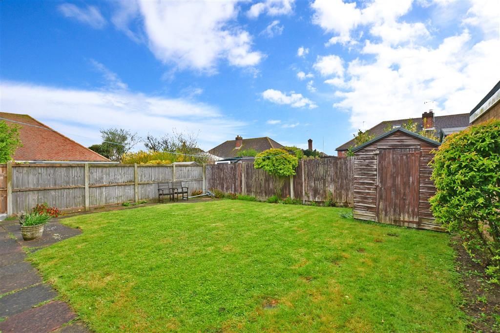 3 bed detached bungalow for sale in Darren Gardens, Broadstairs, Kent