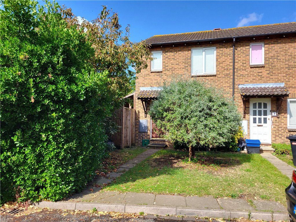 3 bed end terrace house for sale in Gale Close, Hampton TW12, £475,000