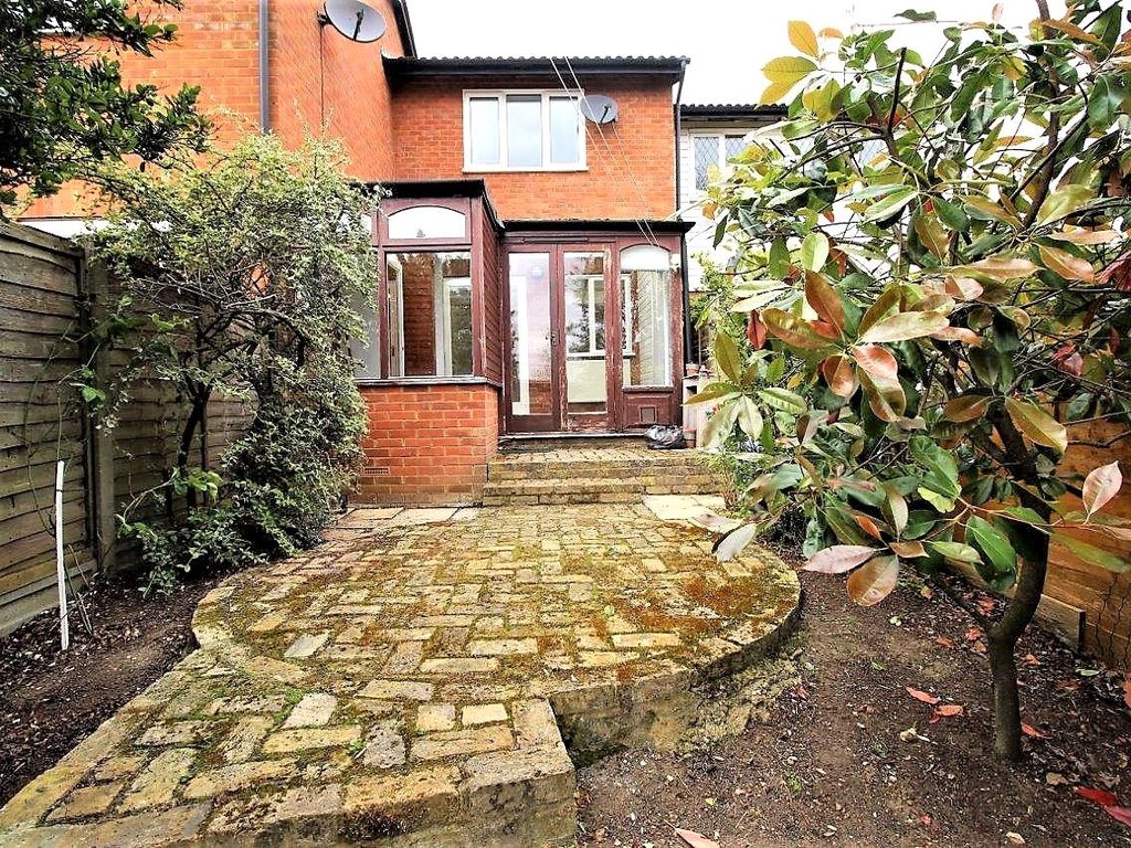 2 bed detached house to rent in Macaret Close, Whetstone, London N20, £