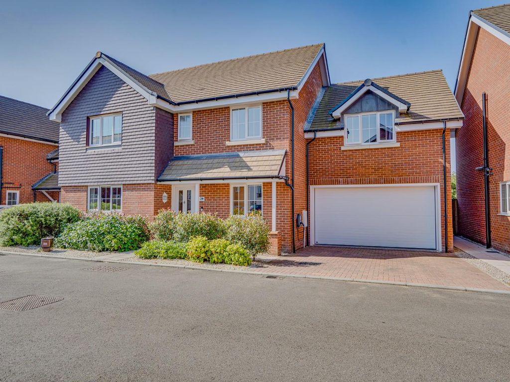 5 bed detached house for sale in Farm Road, Horton Heath, Eastleigh
