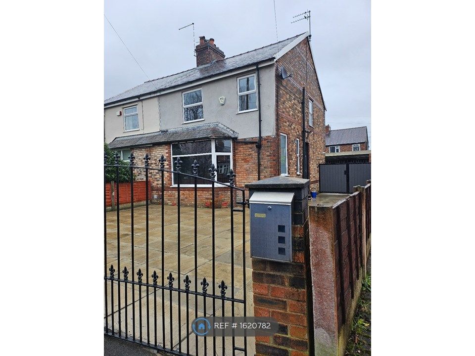 3 bed semidetached house to rent in Rake Lane, Swinton, Manchester M27