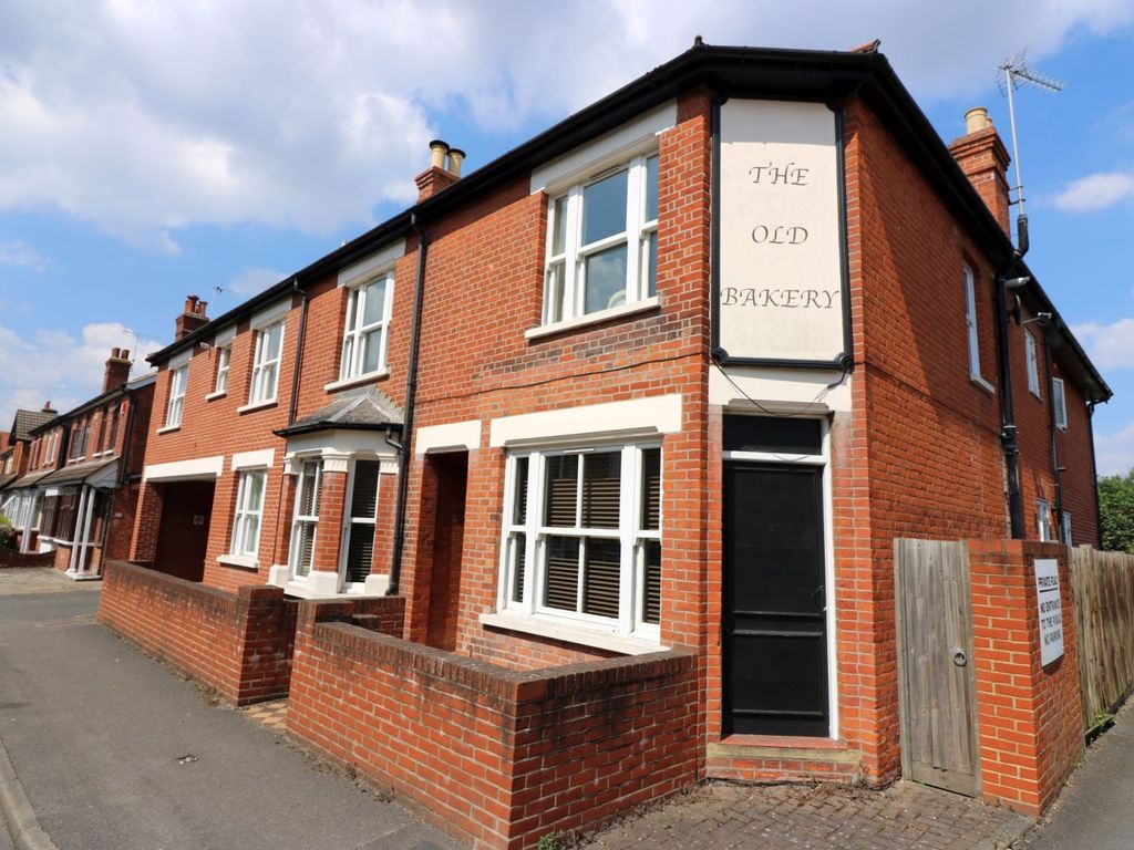 1 bed flat to rent in Hummer Road, Egham, Surrey TW20 Zoopla