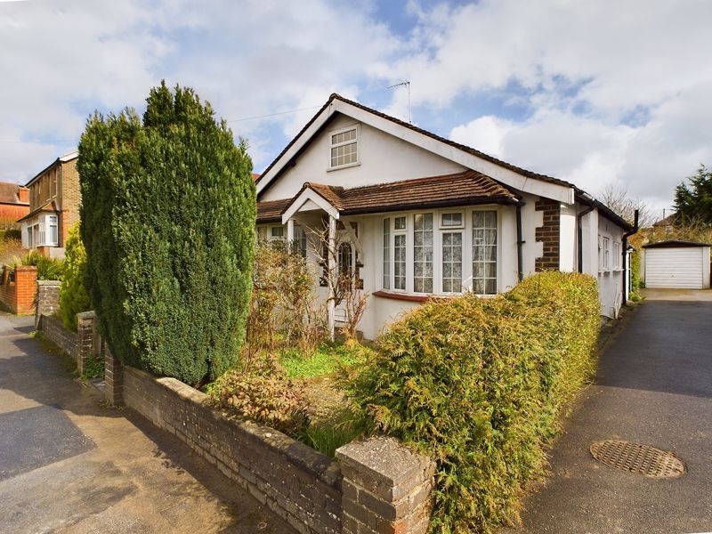 4 bed detached bungalow for sale in Livingstone Road, Caterham CR3 Zoopla