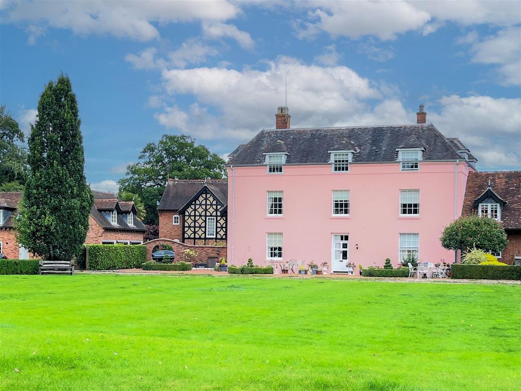 2 bed flat for sale in Park House, The Courtyard, Bridge End, Warwick