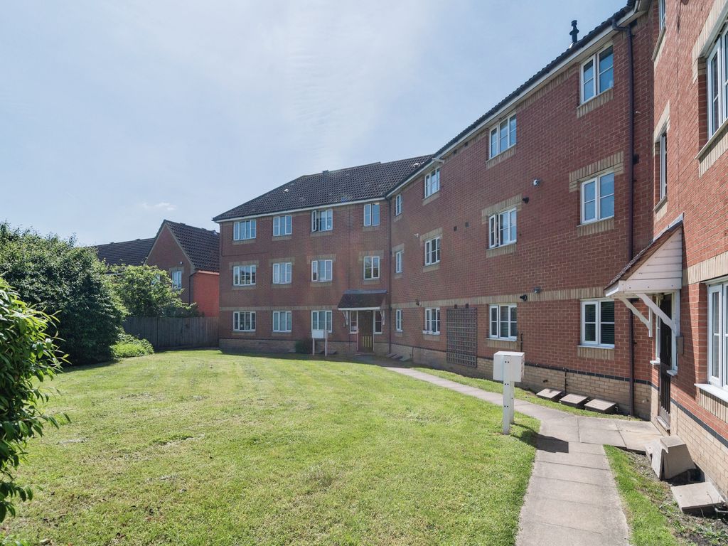 2 bed flat for sale in Swiftsure Road, Chafford Hundred, Grays, Essex