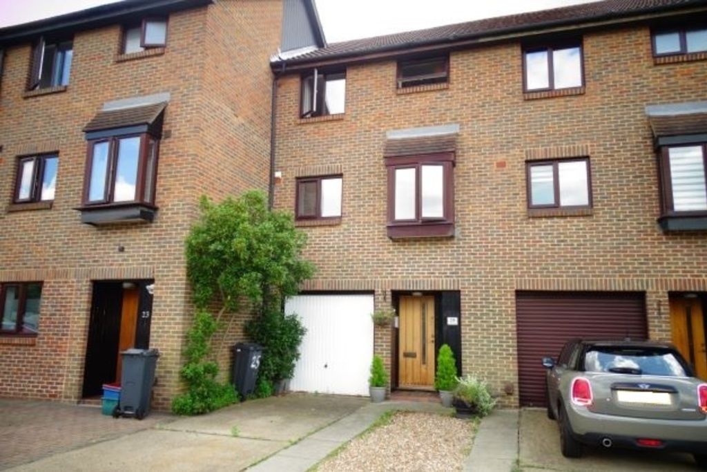 4 bed town house for sale in Roebuck Close, Brookside, Feltham TW13