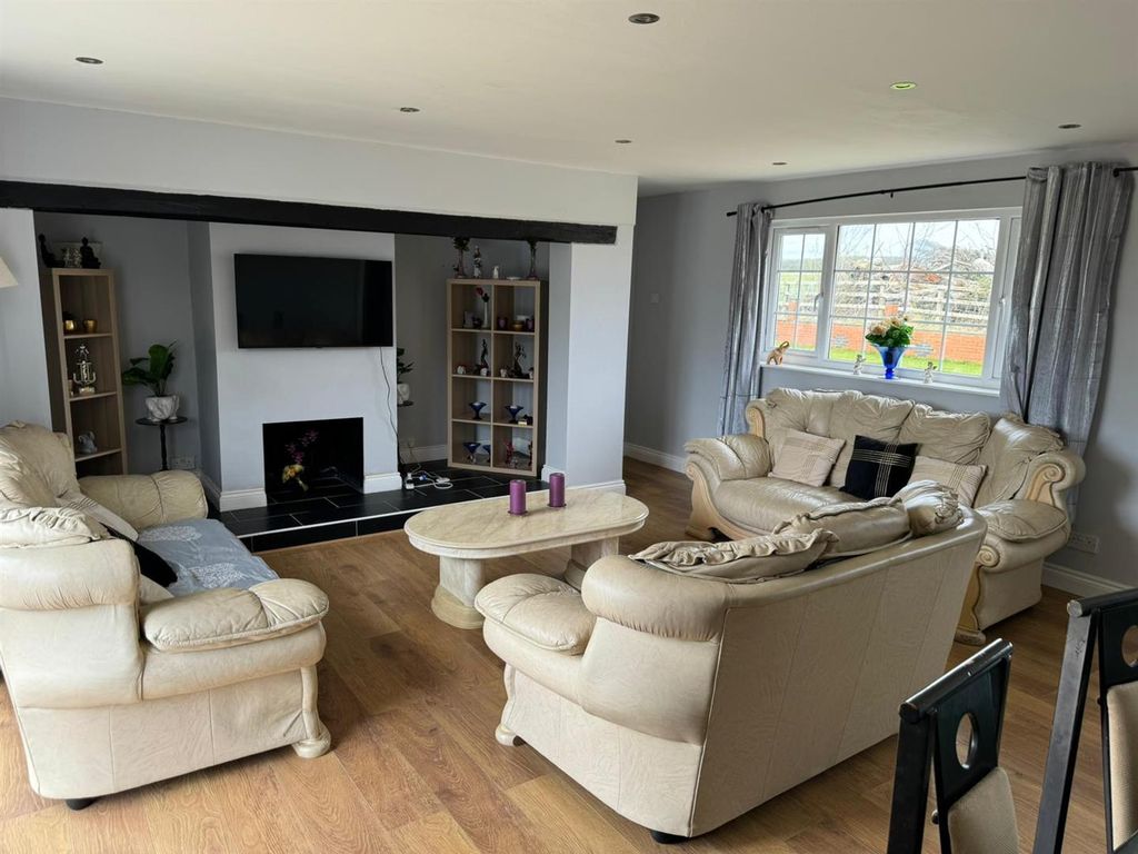 3 bed bungalow for sale in High Street, Burcott, Leighton Buzzard LU7