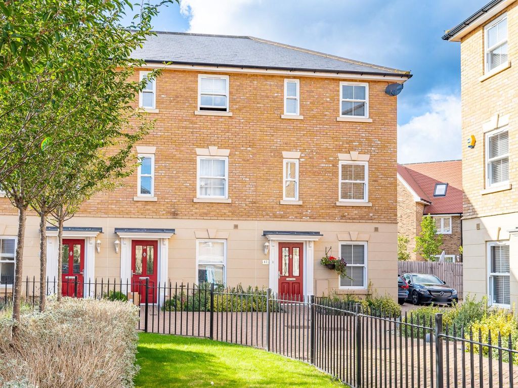 3 bed town house for sale in Buckthorn Road, Dunmow CM6, £415,000 Zoopla