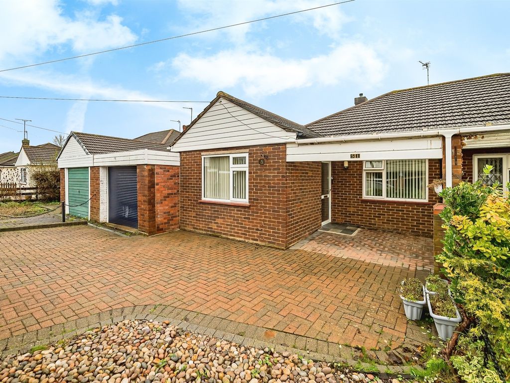 3 bed semidetached bungalow for sale in Blenheim Place, Aylesbury HP21
