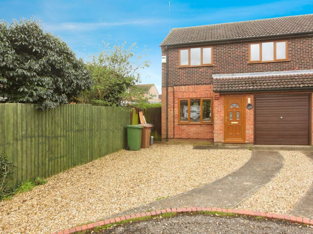 3 bed semidetached house for sale in Tanglewood, Werrington