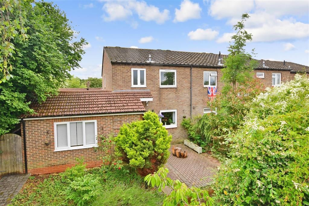 3 bed semidetached house for sale in Cobham Close, Wallington, Surrey