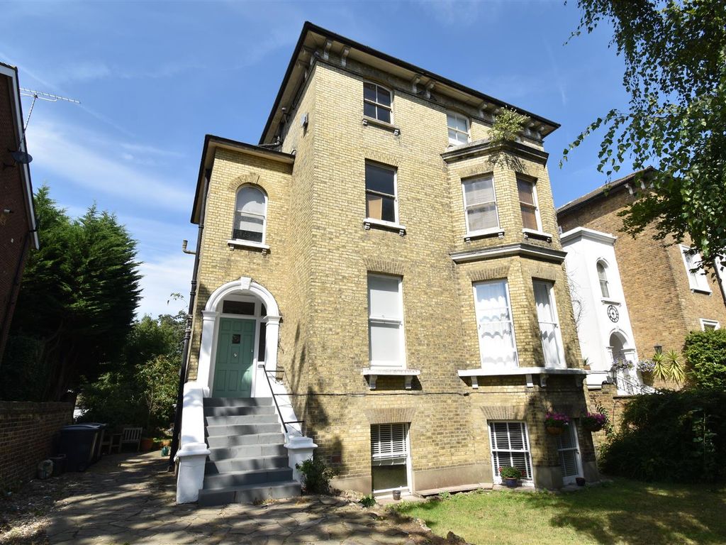 1 bed flat to rent in Surbiton Hill Park, Surbiton KT5, £1,375 pcm Zoopla