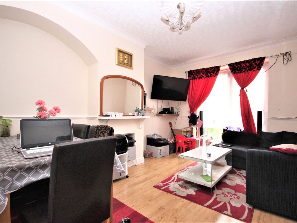 2 bed terraced house to rent in Arnold Road, Dagenham RM10 Zoopla