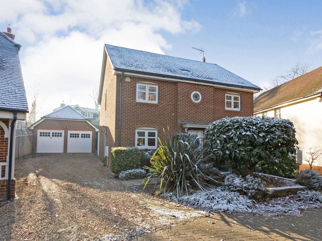 4 bed detached house for sale in Farleigh Wallop Drive, Fleet GU51 Zoopla