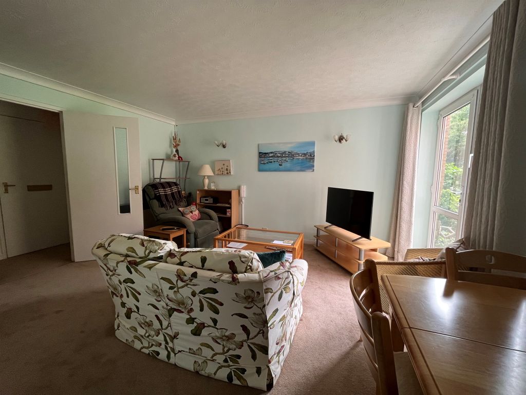 1 bed flat for sale in Heol Hir, Llanishen, Cardiff CF14, £110,000 Zoopla
