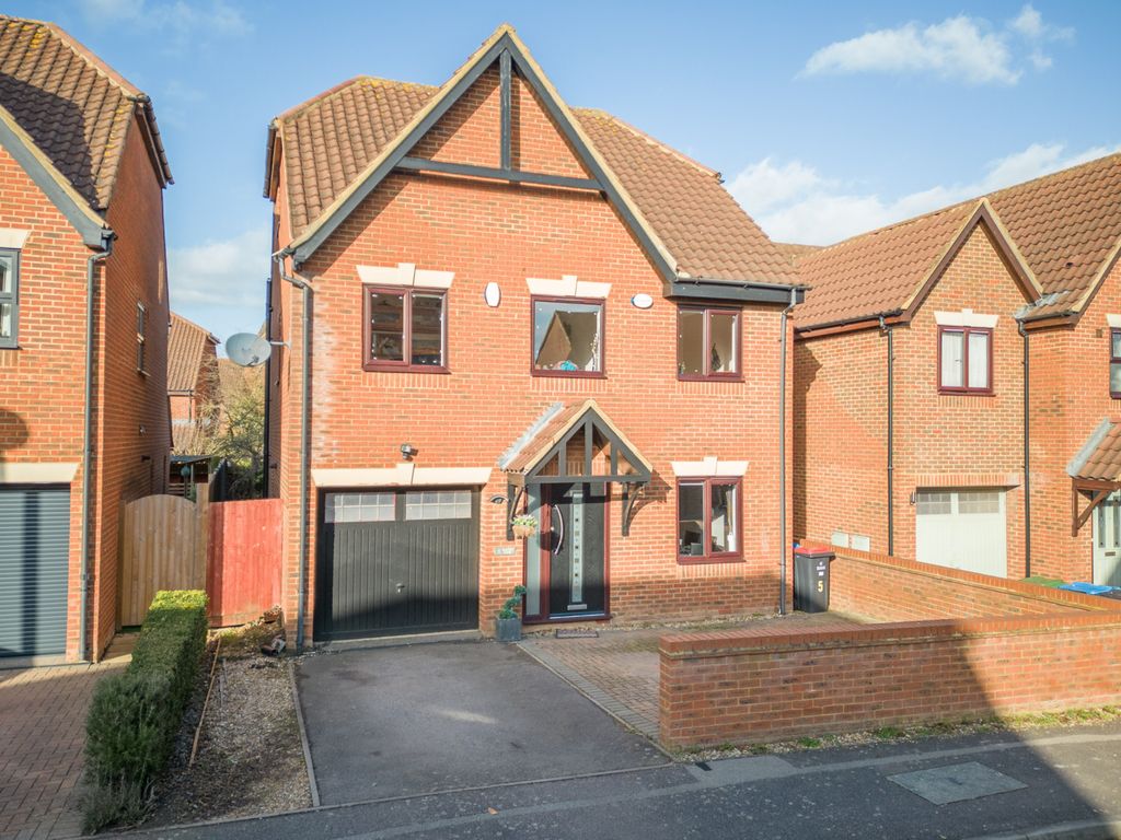 6 bed detached house for sale in Malton Close, Monkston, Milton Keynes