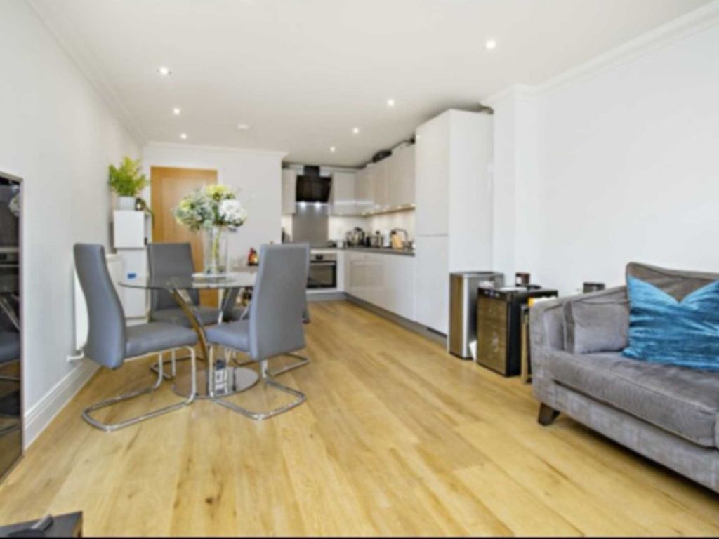 2 bed flat for sale in Watling Street, Radlett WD7, £485,000 Zoopla