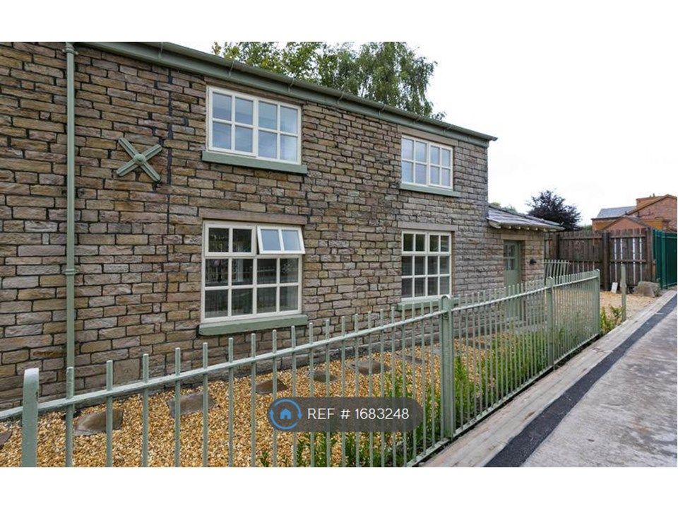 3 bed semidetached house to rent in Miles Lane, Shevington, Wigan WN6