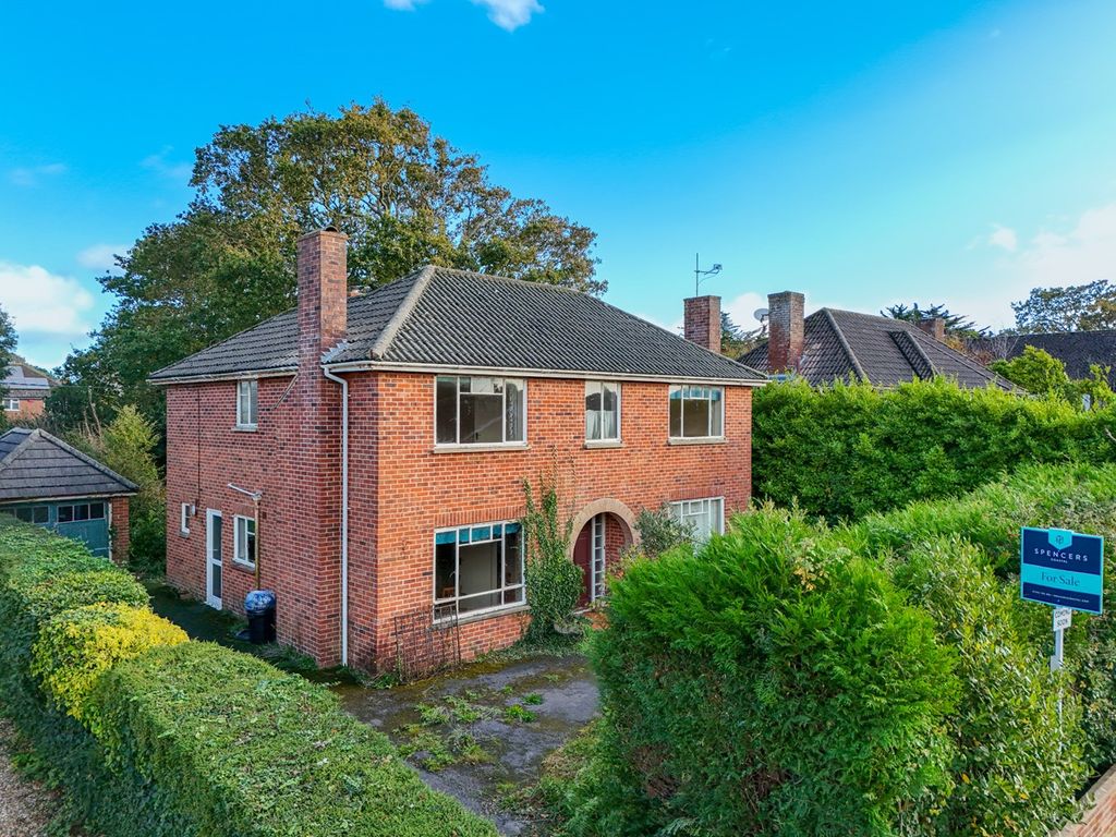 4 bed detached house for sale in Chestnut Avenue, Barton On Sea, New