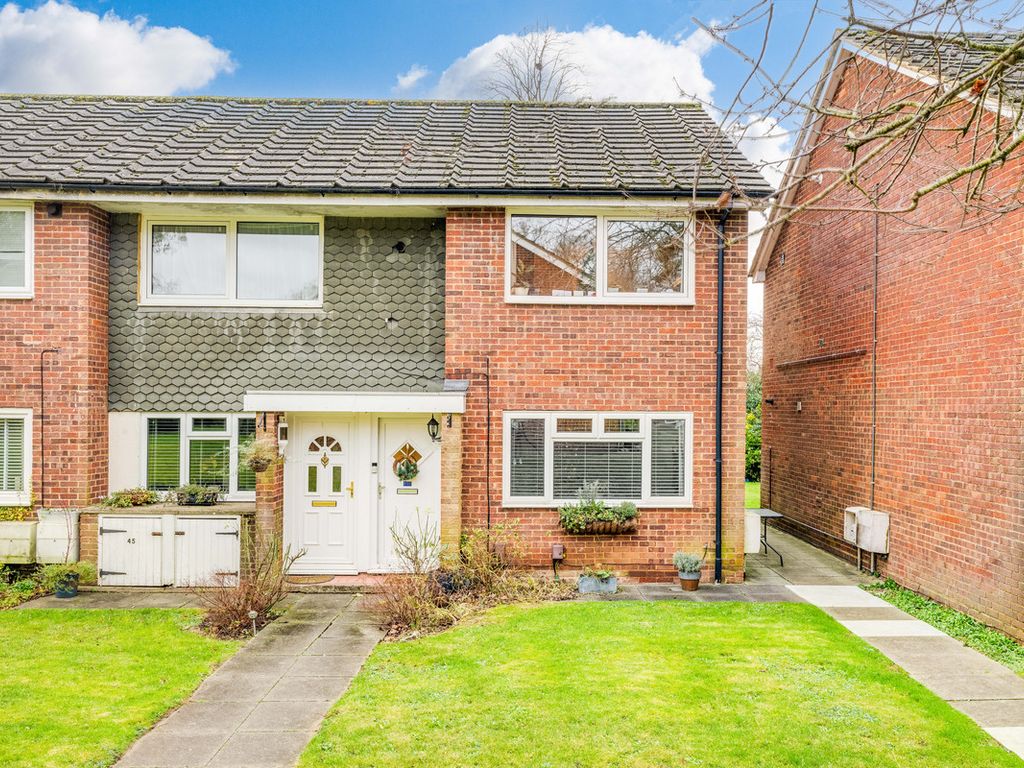 2 bed for sale in Home Farm Close, Tadworth KT20, £300,000