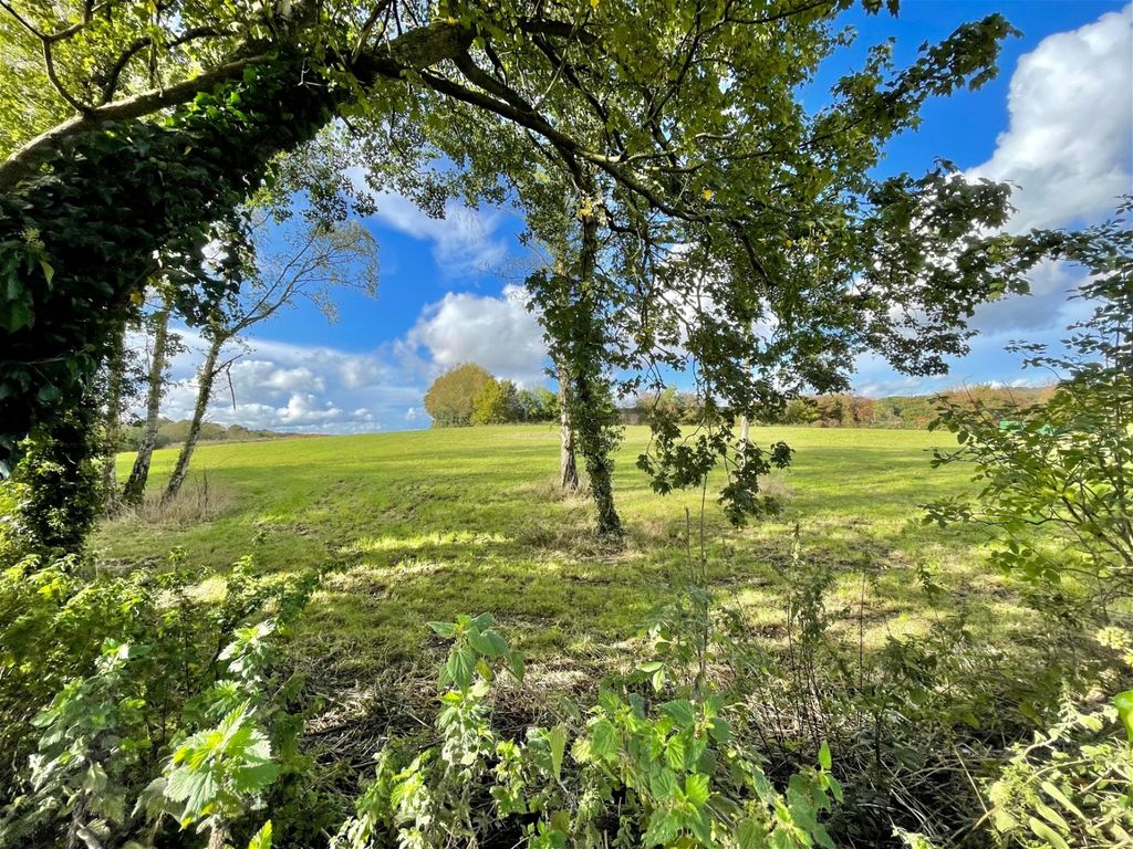 5 bed bungalow for sale in Wrotham Road, Borough Green, Sevenoaks, Kent