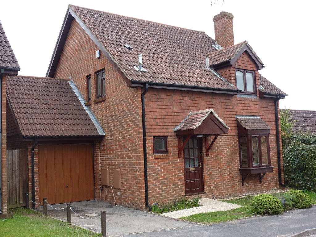 3 bed detached house to rent in Burley Close, Chandlers Ford