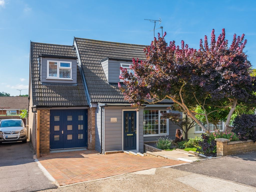 3 bed semidetached house for sale in Merrals Wood Road, Strood