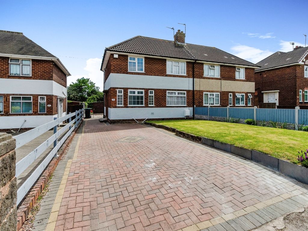 3 bed semidetached house for sale in Woden Road North, Darlaston