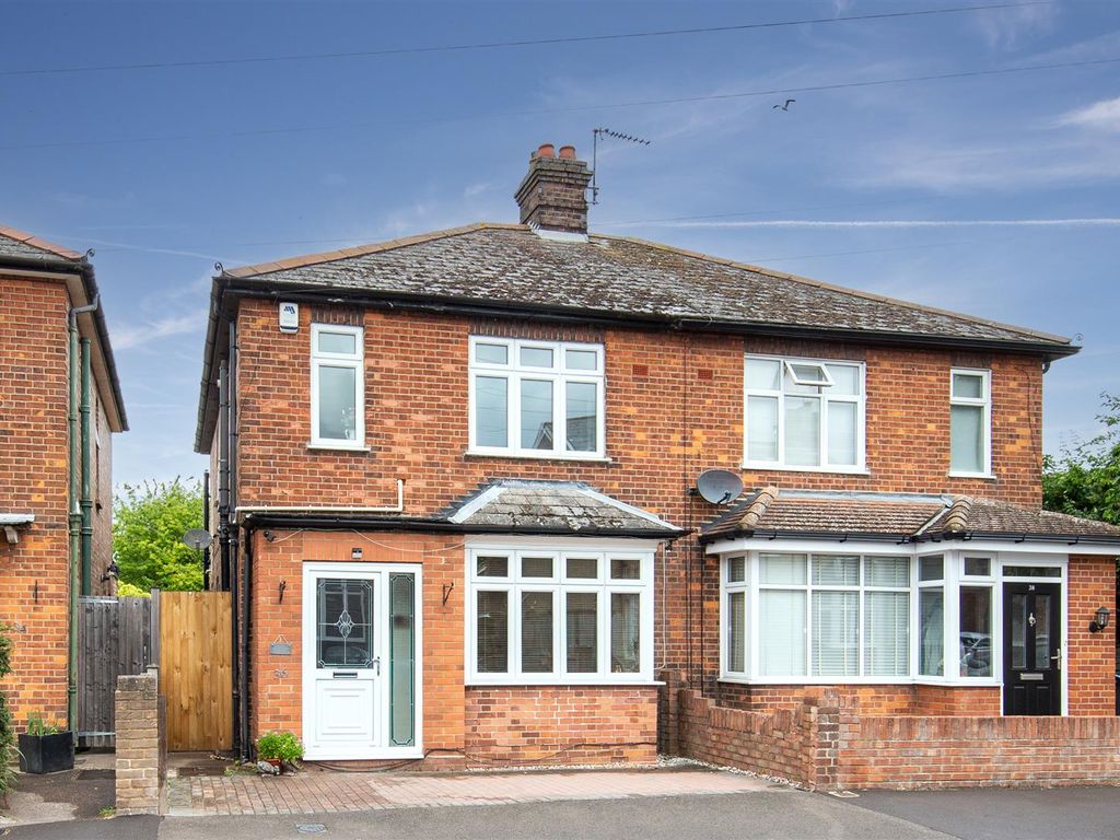 3 bed semidetached house for sale in Borough Road, Dunstable