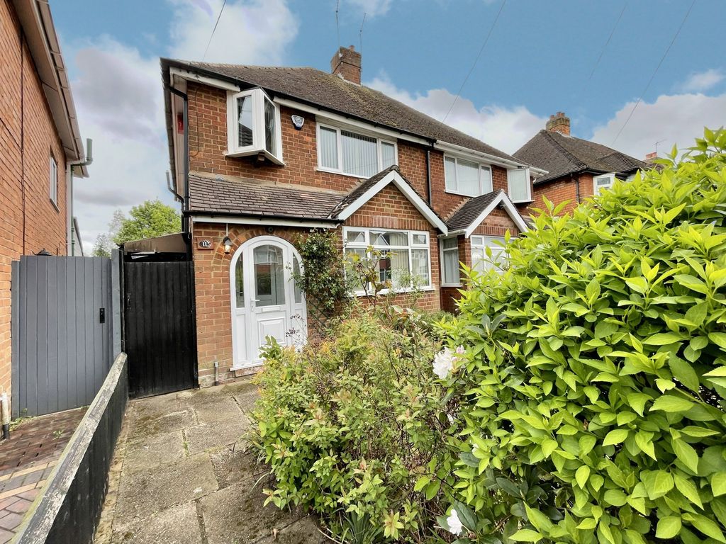 3 bed semidetached house for sale in Moreton Road, Shirley, Solihull