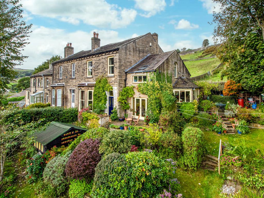 5 bed end terrace house for sale in Lamma Well Road, Holmfirth HD9, £