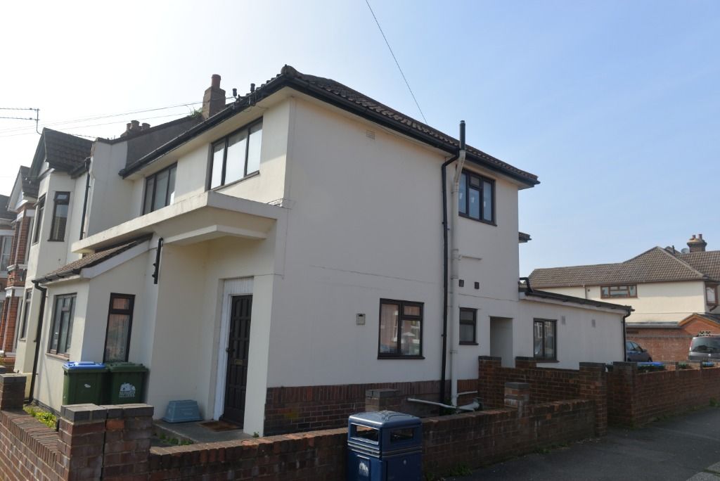 2 bed flat for sale in Malmesbury Road, Southampton SO15, £145,000 Zoopla