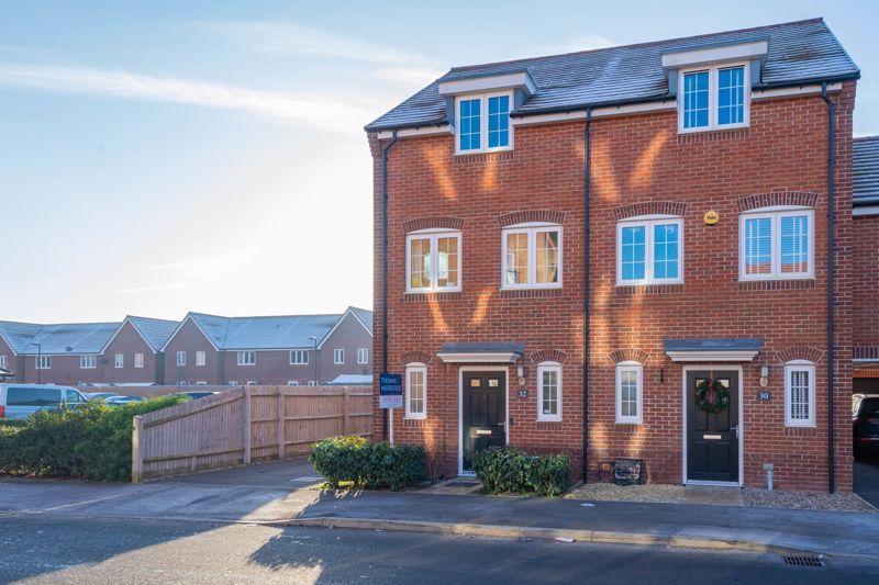 3 bed semidetached house for sale in Diamond Drive, Didcot OX11 Zoopla